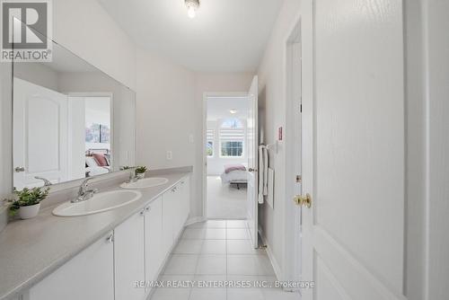 5811 Cornell Crescent, Mississauga, ON - Indoor Photo Showing Bathroom