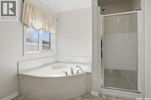 3714 Sandringham Road E, Regina, SK - Indoor Photo Showing Bathroom