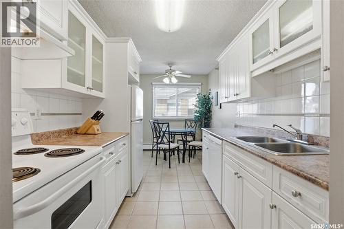 93 3 Columbia Drive, Saskatoon, SK - Indoor Photo Showing Kitchen With Double Sink