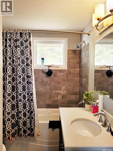 601 3Rd Avenue E, Meadow Lake, SK - Indoor Photo Showing Bathroom