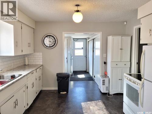 601 3Rd Avenue E, Meadow Lake, SK - Indoor Photo Showing Kitchen With Double Sink