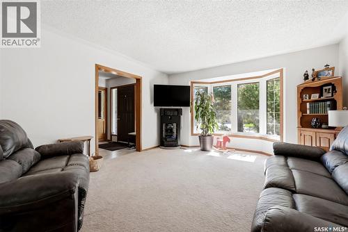 3731 Selinger Crescent, Regina, SK - Indoor Photo Showing Living Room