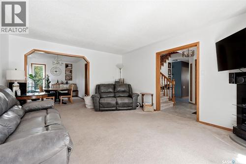 3731 Selinger Crescent, Regina, SK - Indoor Photo Showing Living Room