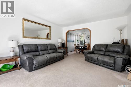 3731 Selinger Crescent, Regina, SK - Indoor Photo Showing Living Room