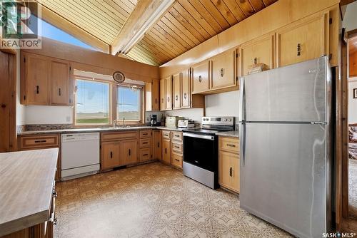 45 Miller Crescent E, Lumsden, SK - Indoor Photo Showing Kitchen
