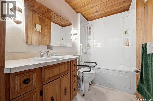 45 Miller Crescent E, Lumsden, SK - Indoor Photo Showing Bathroom