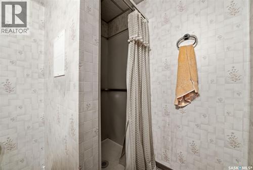 45 Miller Crescent E, Lumsden, SK - Indoor Photo Showing Bathroom