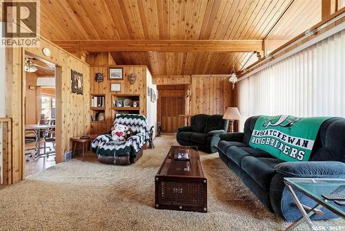 45 Miller Crescent E, Lumsden, SK - Indoor