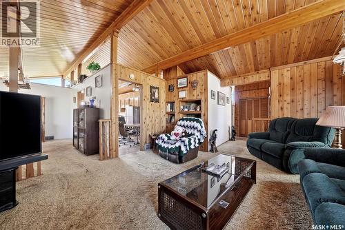 45 Miller Crescent E, Lumsden, SK - Indoor Photo Showing Living Room