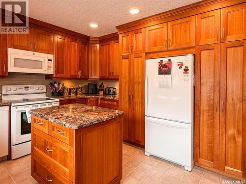 95 Pappas Crescent, Regina, SK - Indoor Photo Showing Kitchen