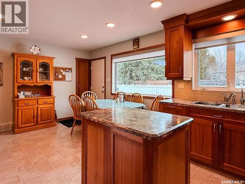 95 Pappas Crescent, Regina, SK - Indoor Photo Showing Kitchen With Double Sink