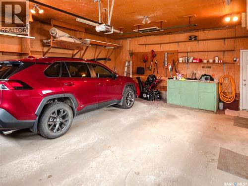 95 Pappas Crescent, Regina, SK - Indoor Photo Showing Garage