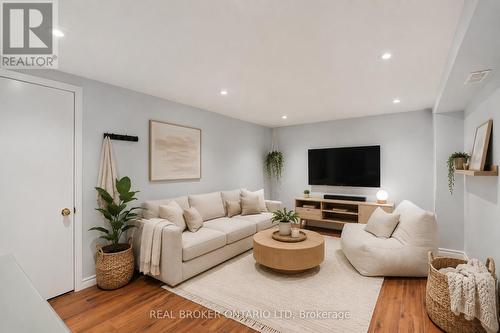 Digitally Furnished - 196 Wychwood Park, London North (North J), ON 