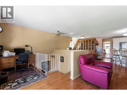 5641 50 Street Nw, Salmon Arm, BC - Indoor