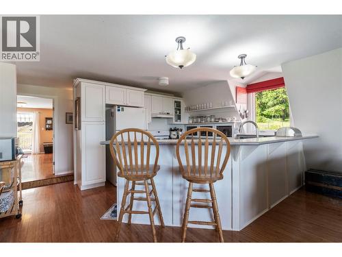 5641 50 Street Nw, Salmon Arm, BC - Indoor