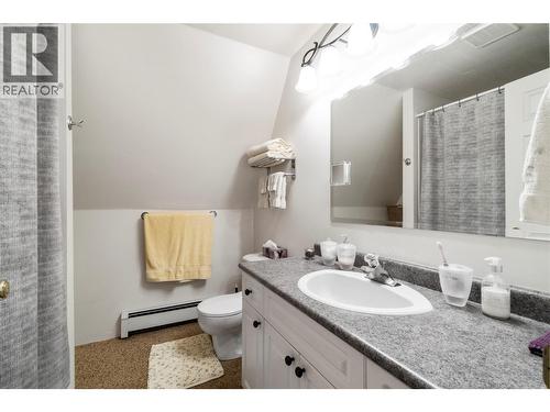 5641 50 Street Nw, Salmon Arm, BC - Indoor Photo Showing Bathroom