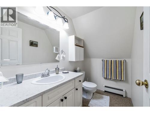 5641 50 Street Nw, Salmon Arm, BC - Indoor Photo Showing Bathroom