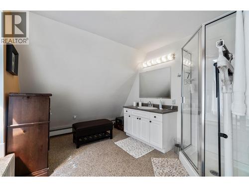 5641 50 Street Nw, Salmon Arm, BC - Indoor