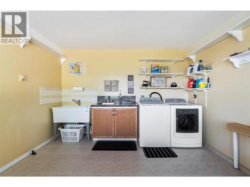 5641 50 Street Nw, Salmon Arm, BC - Indoor Photo Showing Laundry Room