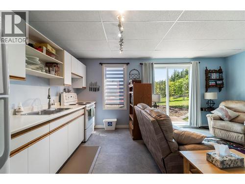 5641 50 Street Nw, Salmon Arm, BC - Indoor