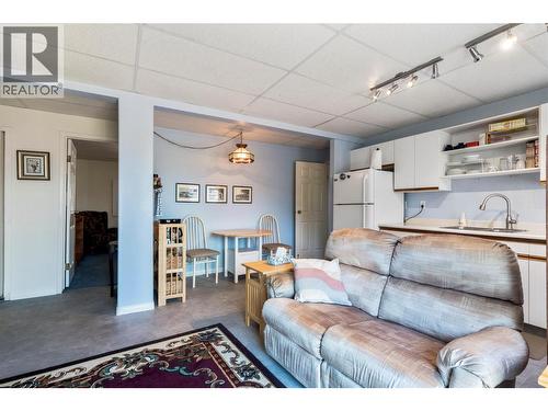 5641 50 Street Nw, Salmon Arm, BC - Indoor