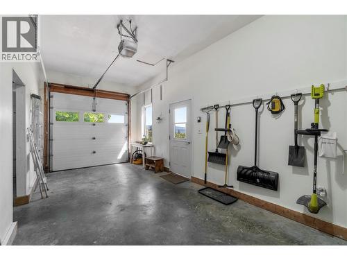 Single garage Bay - 5641 50 Street Nw, Salmon Arm, BC - Indoor Photo Showing Garage
