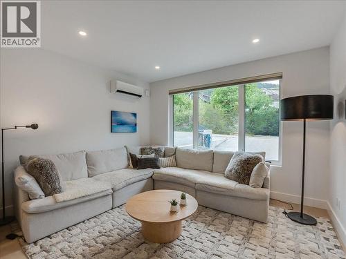 514 Robson Street Unit# B, Nelson, BC - Indoor Photo Showing Living Room