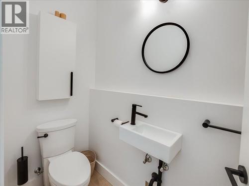 514 Robson Street Unit# B, Nelson, BC - Indoor Photo Showing Bathroom