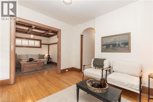 7 Pinehill Road, St. Catharines, ON - Indoor Photo Showing Living Room
