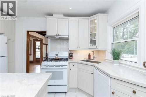 7 Pinehill Road, St. Catharines, ON - Indoor Photo Showing Kitchen