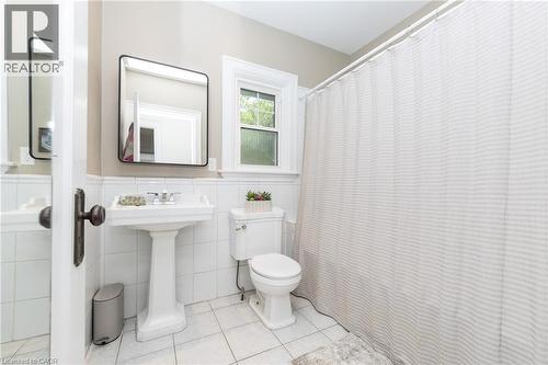 7 Pinehill Road, St. Catharines, ON - Indoor Photo Showing Bathroom