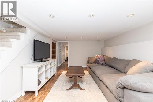 7 Pinehill Road, St. Catharines, ON - Indoor Photo Showing Living Room