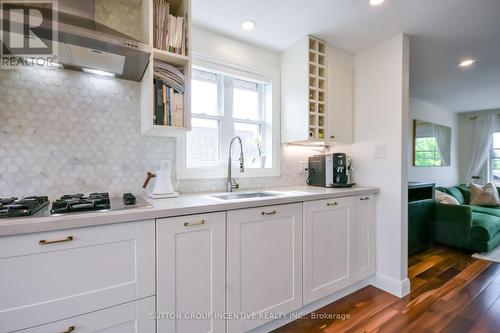 2 Hewitt Place, Barrie, ON - Indoor Photo Showing Kitchen With Upgraded Kitchen