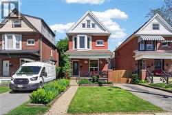 125 BALSAM Avenue S  Hamilton, ON L8M 3B4