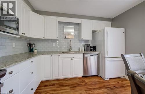 10 Meadow Woods Crescent, Kitchener, ON - Indoor Photo Showing Kitchen