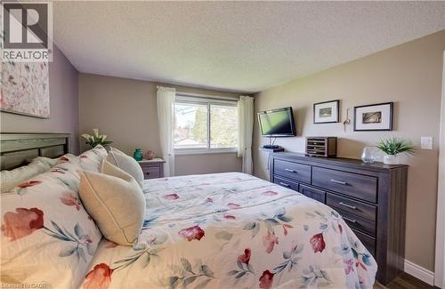 10 Meadow Woods Crescent, Kitchener, ON - Indoor Photo Showing Bedroom