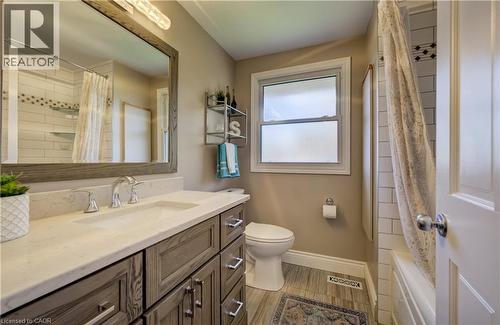 10 Meadow Woods Crescent, Kitchener, ON - Indoor Photo Showing Bathroom