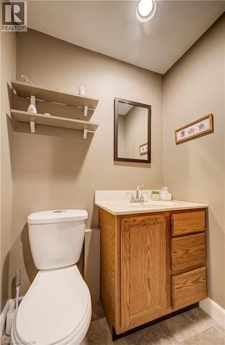 10 Meadow Woods Crescent, Kitchener, ON - Indoor Photo Showing Bathroom