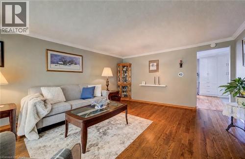 10 Meadow Woods Crescent, Kitchener, ON - Indoor Photo Showing Living Room