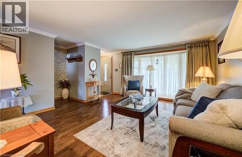 10 Meadow Woods Crescent, Kitchener, ON - Indoor Photo Showing Living Room