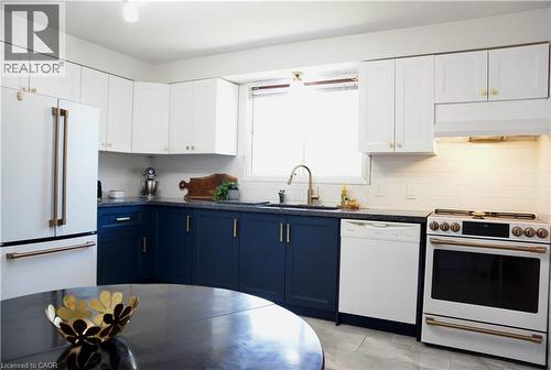 21 Deschene Avenue, Hamilton, ON - Indoor Photo Showing Kitchen