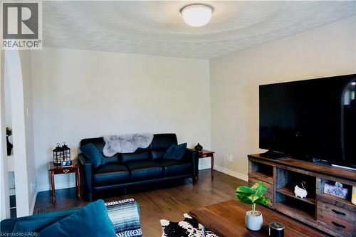 21 Deschene Avenue, Hamilton, ON - Indoor Photo Showing Living Room