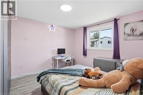 391 East 24Th Street, Hamilton, ON - Indoor Photo Showing Bedroom