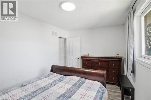 391 East 24Th Street, Hamilton, ON - Indoor Photo Showing Bedroom