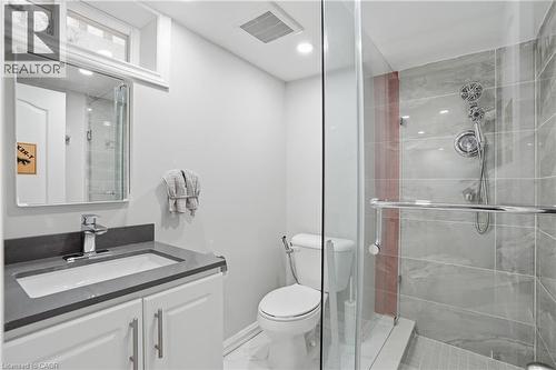 391 East 24Th Street, Hamilton, ON - Indoor Photo Showing Bathroom