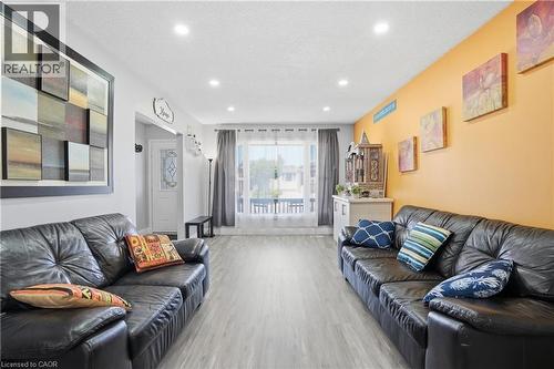 391 East 24Th Street, Hamilton, ON - Indoor Photo Showing Living Room