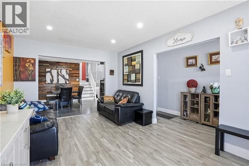 391 East 24Th Street, Hamilton, ON - Indoor Photo Showing Living Room