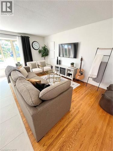 87 Locheed Drive Unit# Upper, Hamilton, ON - Indoor Photo Showing Living Room