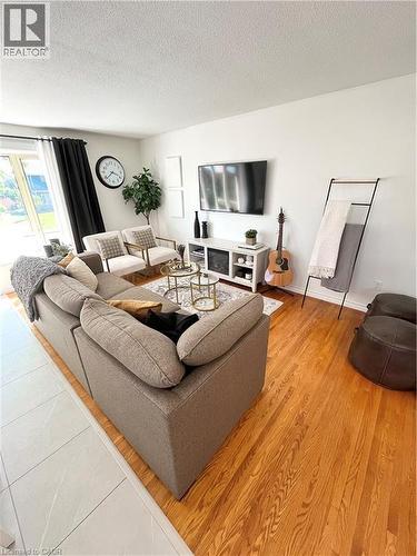 87 Locheed Drive Unit# Upper, Hamilton, ON - Indoor Photo Showing Living Room