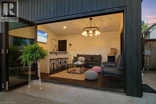 573 Beach Boulevard, Hamilton, ON - Indoor